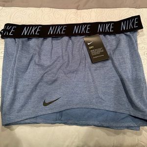 Women’s Nike training shorts. Size 1x blue & black new with tags